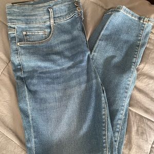 Ann Taylor high rise jeans. New, with style tags.never worn. Size 12